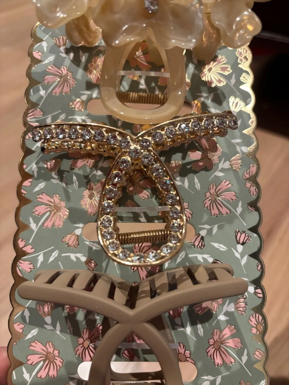 NWT Nicole Miller Rhinestone & Floral Beige Hair Claw Clip Set